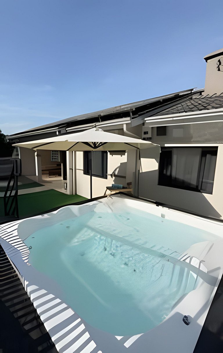 Casa c Jacuzzi|Climatizada,Espaçosa,Churrasqueira