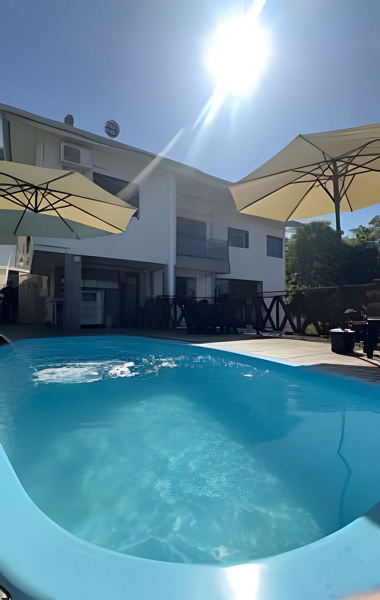 Casa com piscina, 4 Qts com ar-condicionado, pula-pula e est
