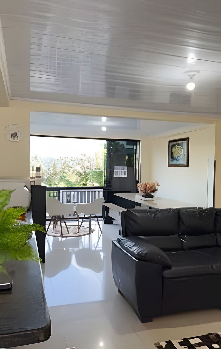 Casa com piscina, 4 Qts com ar-condicionado, pula-pula e est