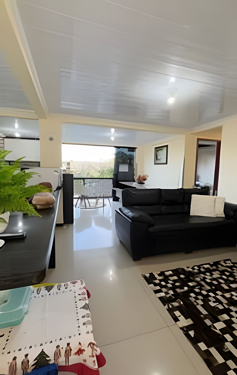 Casa com piscina, 4 Qts com ar-condicionado, pula-pula e est