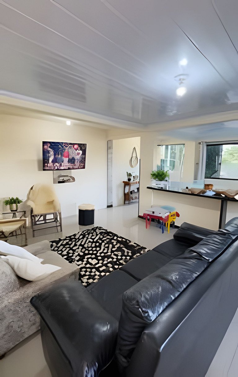 Casa com piscina, 4 Qts com ar-condicionado, pula-pula e est