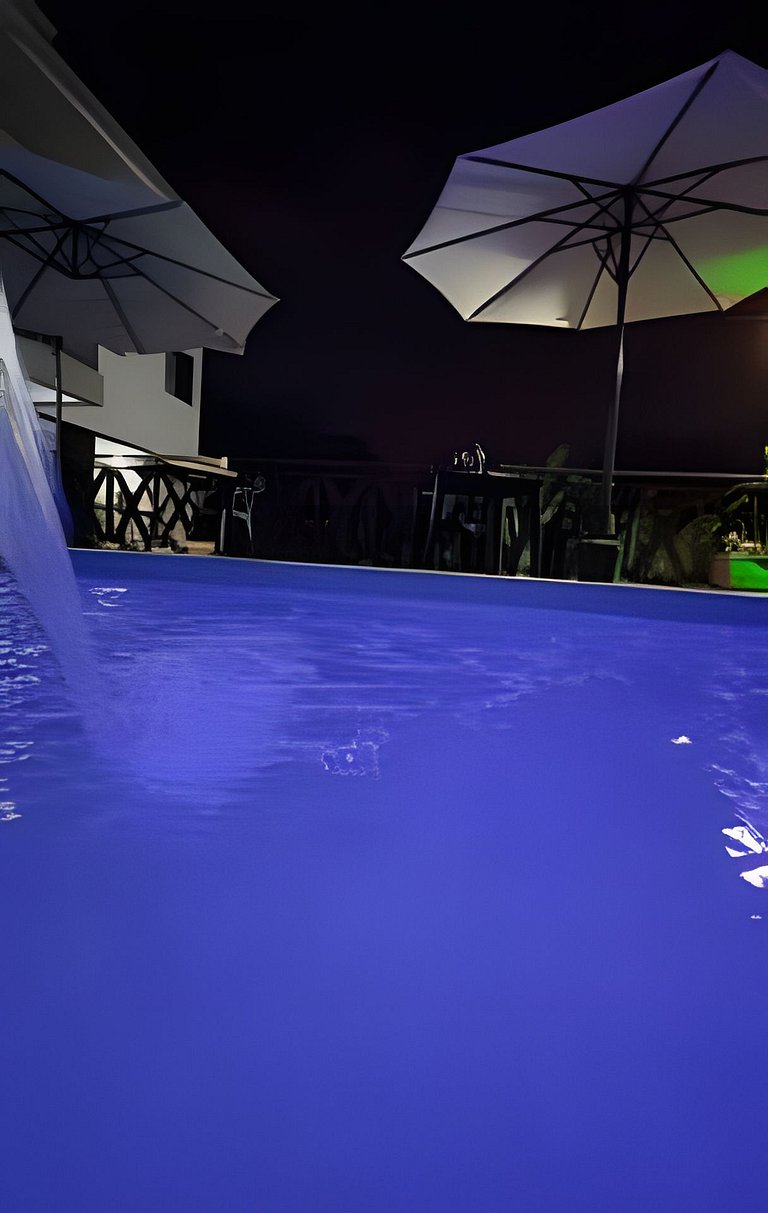 Casa com piscina, 4 Qts com ar-condicionado, pula-pula e est