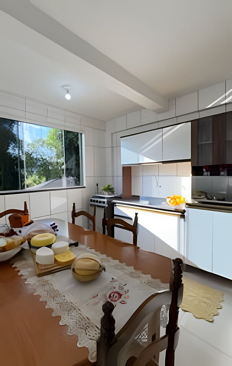 Casa das Bromélias|Com quiosque em meio à natureza
