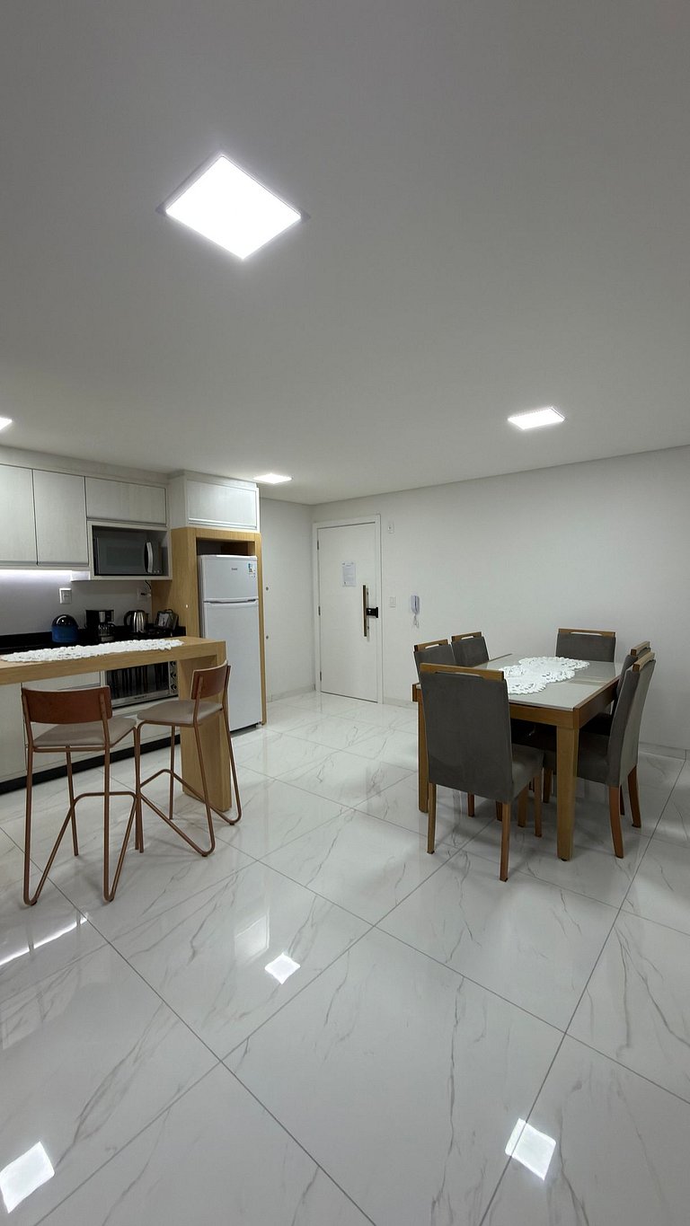 Apto Petúnias|Climatizado,2 Garagens,Churrasqueira