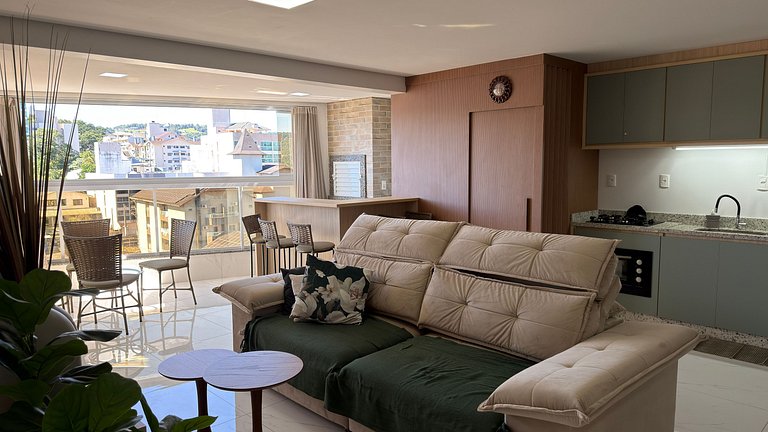 Apto Rosas|Climatizado,2 Garagens,Frente Avenida